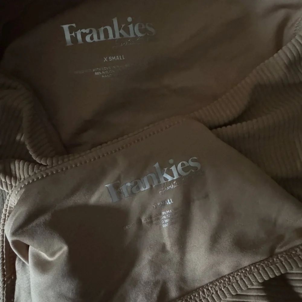 Frankie’s Bikinis Brown Taupe Ribbed Bandeau Bikini Size XS‎